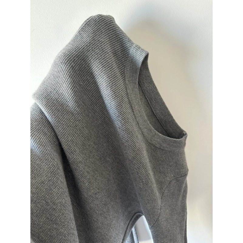 Női kereknyakú pulóver, karcsú fazon, hosszú ujjú, poliészter anyag