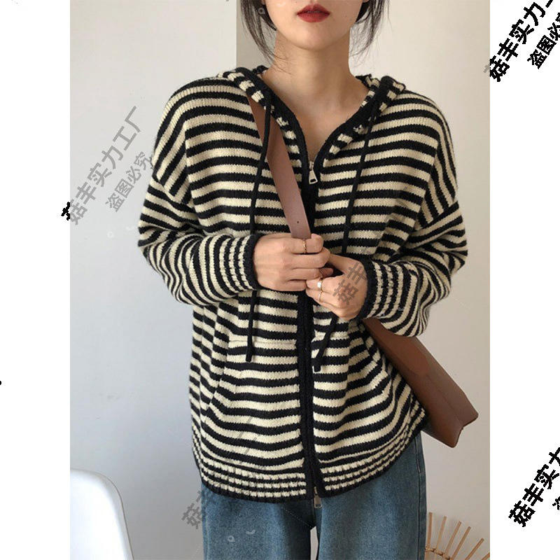 Kapucnis cipzáros csíkos kötött kardigán, poliészterből készült, hosszú ujjú