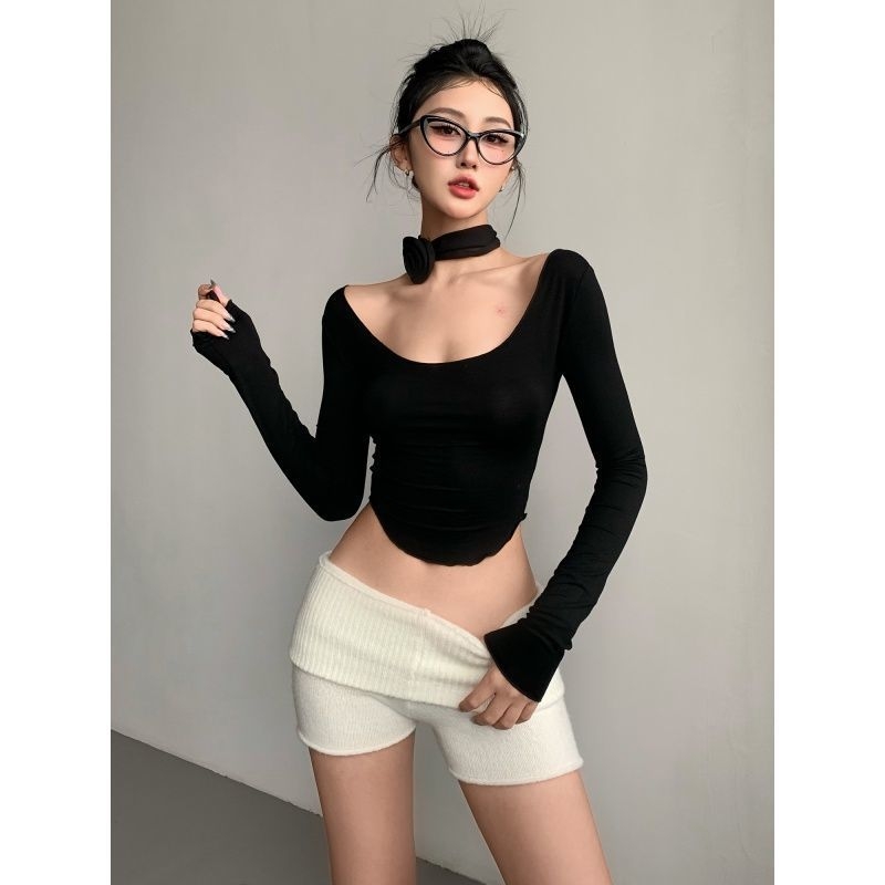 Tricou damă cu mâneci lungi, croială slim, poliester, guler rotund, stil elegant.