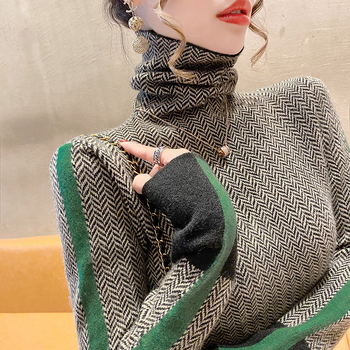 Džemper od poliestera, visok ovratnik, dugi rukavi, uski kroj, gradski stil
