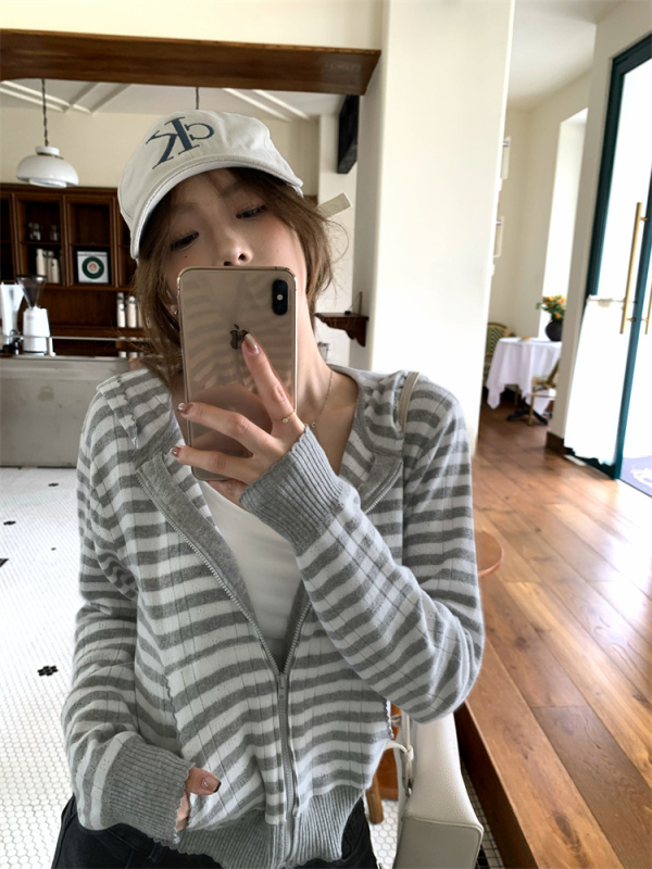 Slim-fit kardigan sa zipom i polo ovratnikom, dugi rukavi