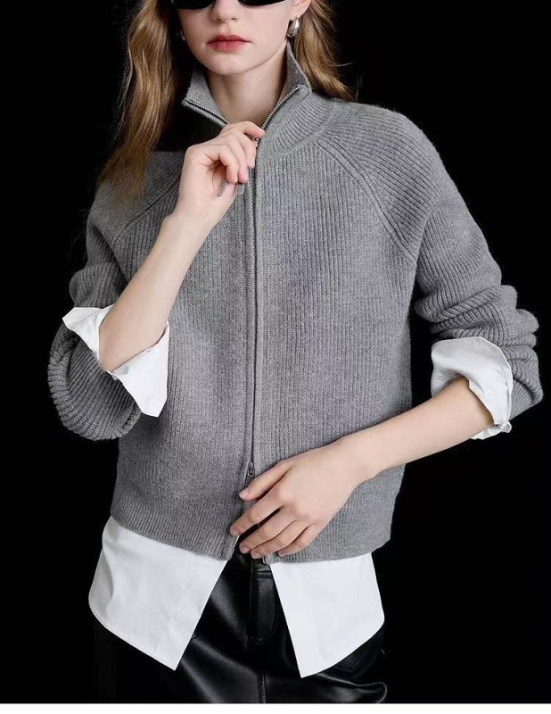 Cardigan od pletenog materijala, jednobojni dizajn, zatvarač, visoki ovratnik, smjesa akrilnih vlakana