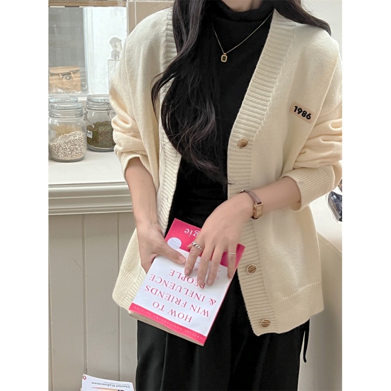 Koreai stílusú laza női kardigán – V-nyakú, akril-poliészter keverék (50–70%), kötött felső