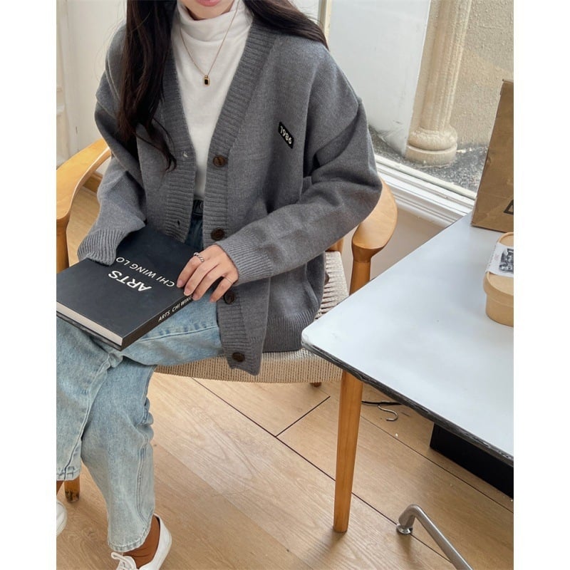 Koreai stílusú laza női kardigán – V-nyakú, akril-poliészter keverék (50–70%), kötött felső