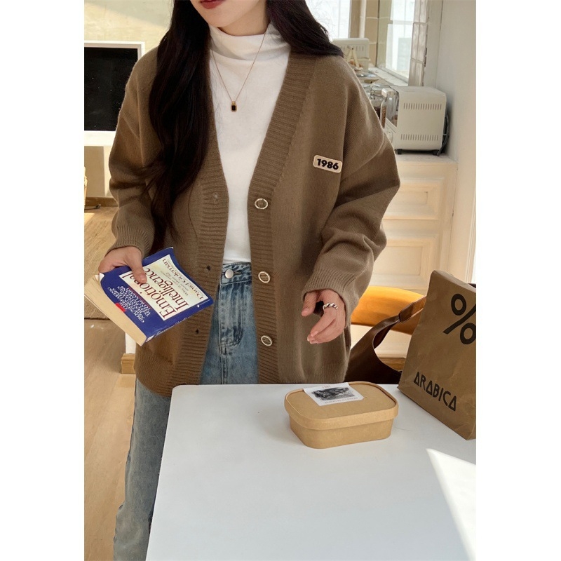 Koreai stílusú laza női kardigán – V-nyakú, akril-poliészter keverék (50–70%), kötött felső