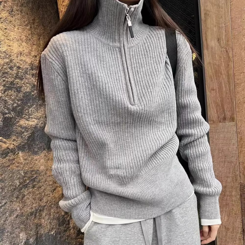 Ženski pleteni džemper s poluzipom i visokim ovratnikom, slobodan kroj, dugi rukavi, elegantan gradski stil — Zima 2025