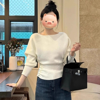 Kötött pulóver bat ujjakkal, kerek nyak, viszkóz szálból, közepes vastagság