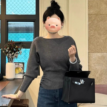 Kötött pulóver bat ujjakkal, kerek nyak, viszkóz szálból, közepes vastagság