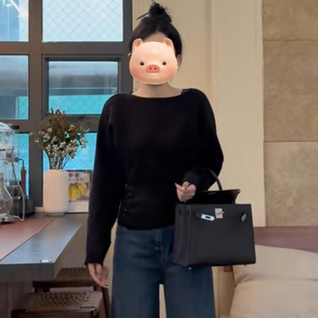 Kötött pulóver bat ujjakkal, kerek nyak, viszkóz szálból, közepes vastagság