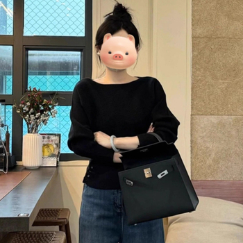 Kötött pulóver bat ujjakkal, kerek nyak, viszkóz szálból, közepes vastagság