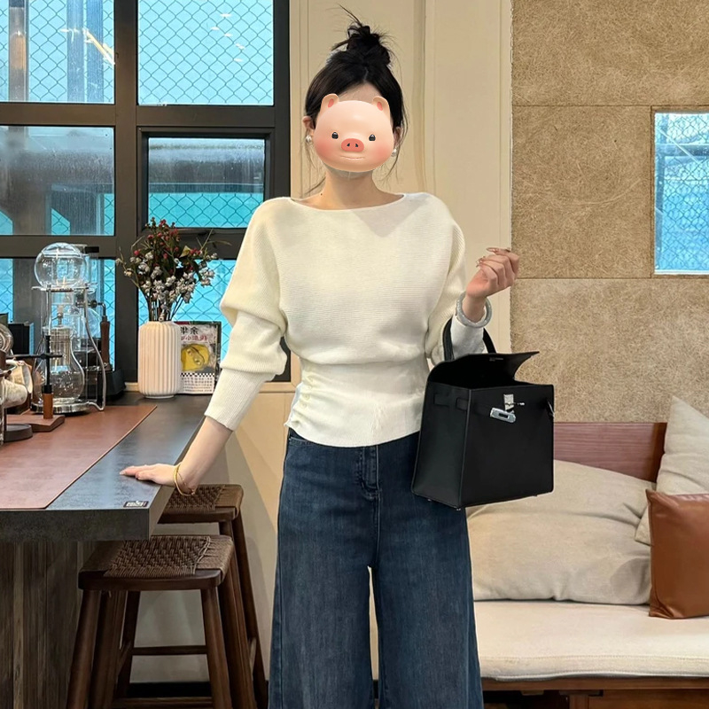 Kötött pulóver bat ujjakkal, kerek nyak, viszkóz szálból, közepes vastagság