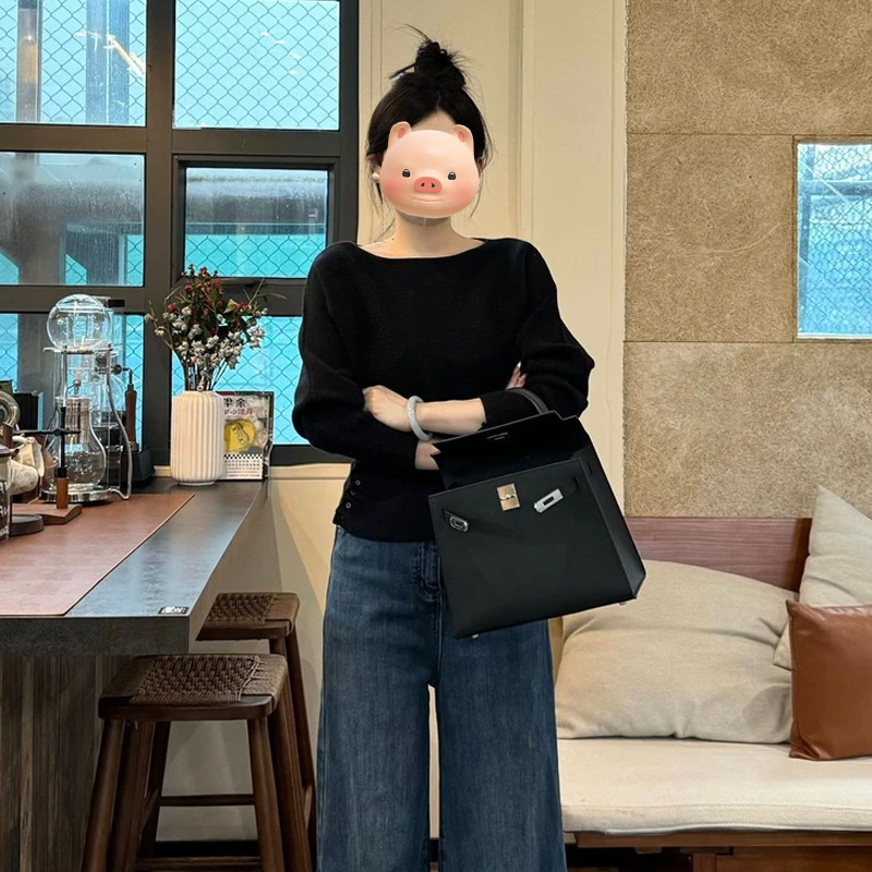 Kötött pulóver bat ujjakkal, kerek nyak, viszkóz szálból, közepes vastagság