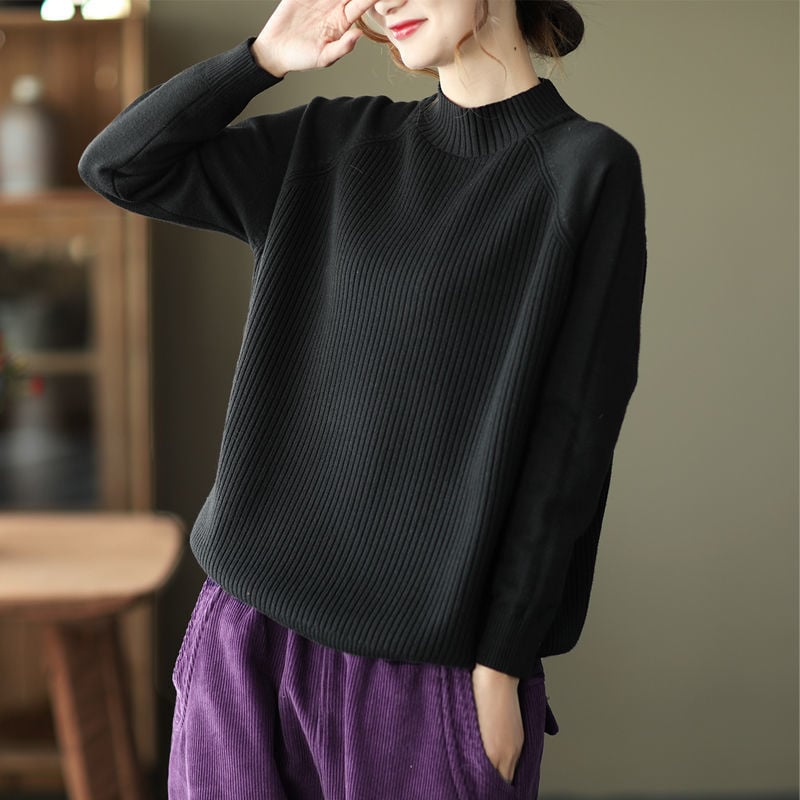 Laza szabású kötött pulóver viszkóz-poliészter keverékből, fél magas gallér, hosszú raglán ujjak, egyszínű, középmagas hossz, őszi-téli viseletre