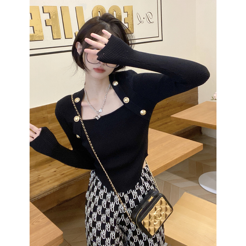 Kötött pulóver: kötött anyag elasztánnal, karcsú szabás, hosszú ujjú, egyszínű minta (kötött anyag elasztánnal; karcsú szabás; hosszú ujjú; egyszínű minta)