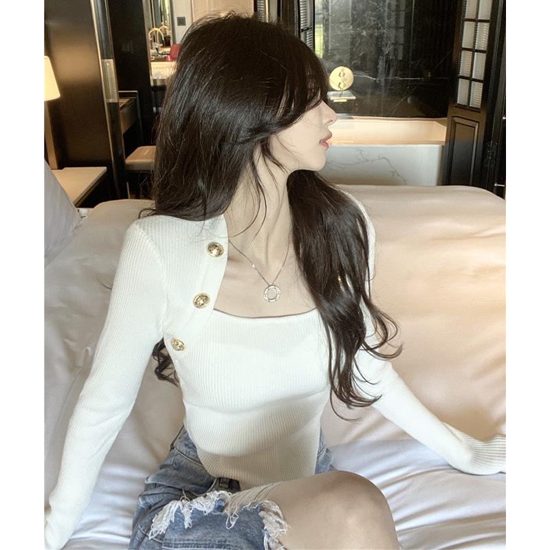 Kötött pulóver: kötött anyag elasztánnal, karcsú szabás, hosszú ujjú, egyszínű minta (kötött anyag elasztánnal; karcsú szabás; hosszú ujjú; egyszínű minta)