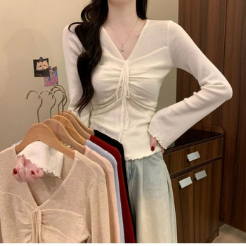 Oversize női T-shirt viszkózból, V-nyakú, hímzés, sima anyag, tavasz 2025