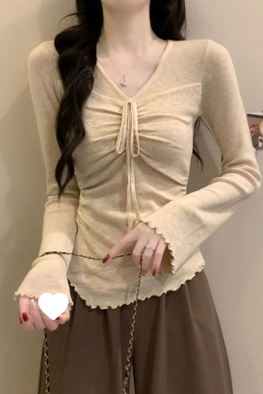 Oversize női T-shirt viszkózból, V-nyakú, hímzés, sima anyag, tavasz 2025