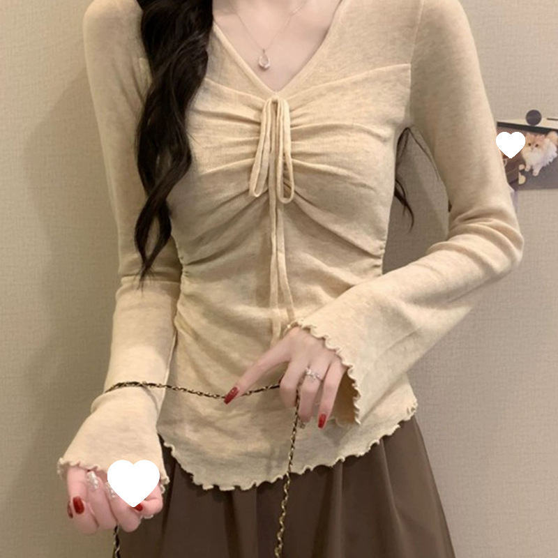 Oversize női T-shirt viszkózból, V-nyakú, hímzés, sima anyag, tavasz 2025