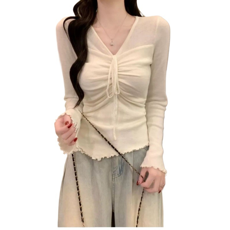 Oversize női T-shirt viszkózból, V-nyakú, hímzés, sima anyag, tavasz 2025