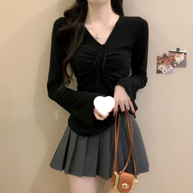 Oversize női T-shirt viszkózból, V-nyakú, hímzés, sima anyag, tavasz 2025