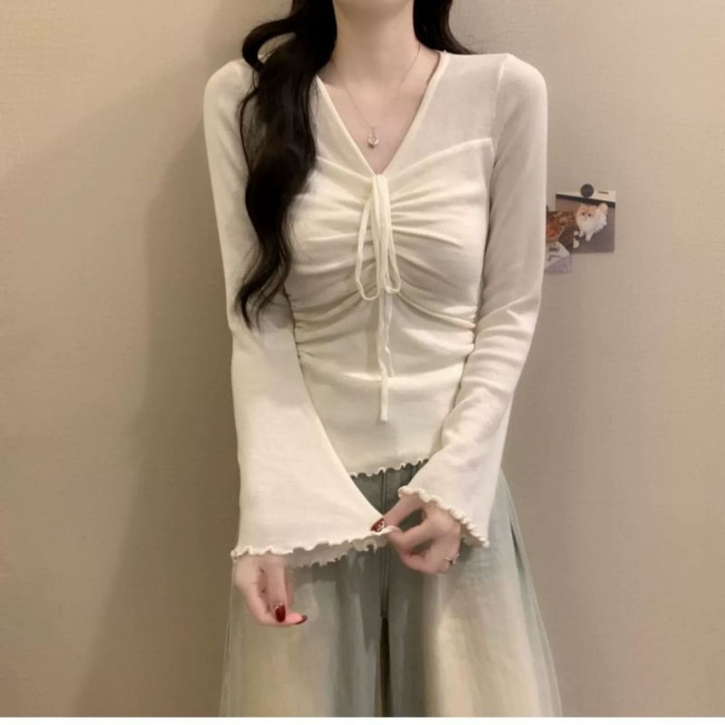 Oversize női T-shirt viszkózból, V-nyakú, hímzés, sima anyag, tavasz 2025