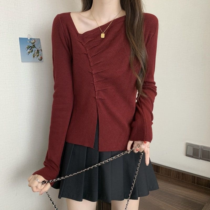 Oversize pleteni top s dugim rukavom, asimetrični plisirani detalj, četvrtasti ovratnik, viskoza 50–70%