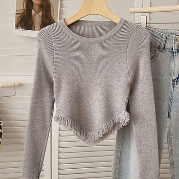 Ženski pleteni crop top s resicama, asimetričan rub, dugi rukav, okrugli izrez