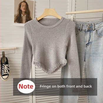 Ženski pleteni crop top s resicama, asimetričan rub, dugi rukav, okrugli izrez