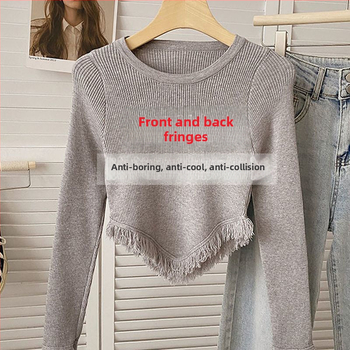 Ženski pleteni crop top s resicama, asimetričan rub, dugi rukav, okrugli izrez