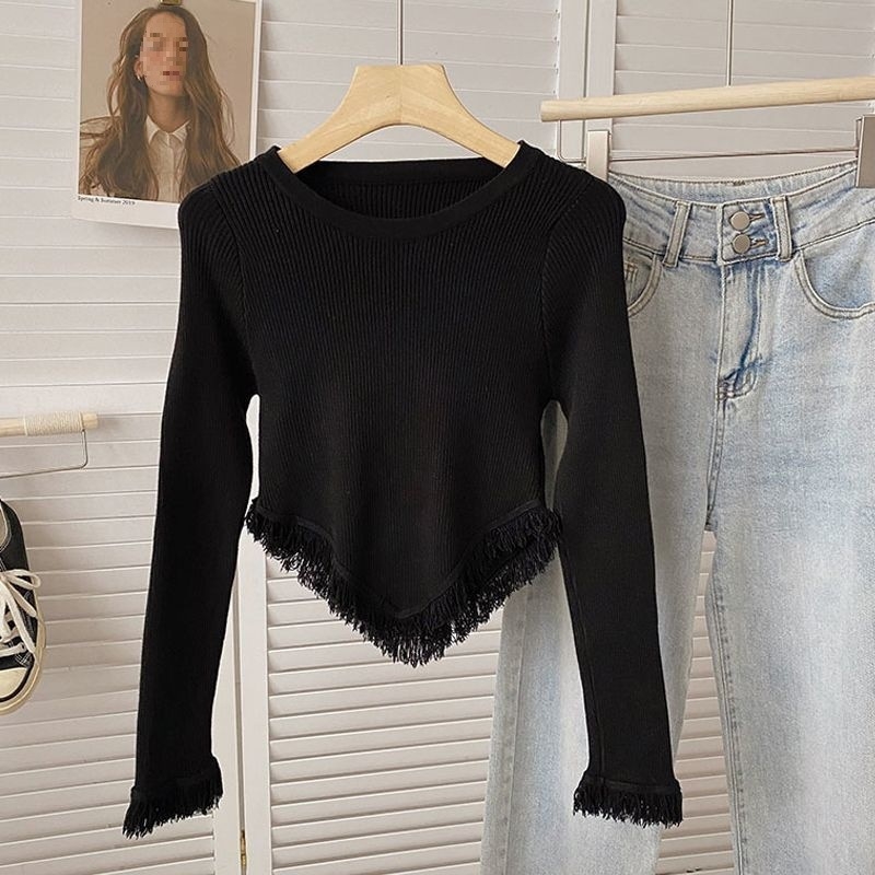 Ženski pleteni crop top s resicama, asimetričan rub, dugi rukav, okrugli izrez