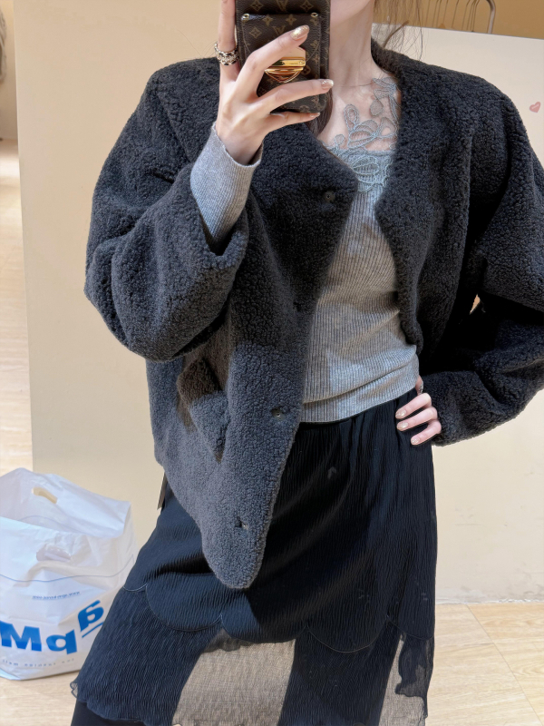 Francia-stílusú kötött alap felső nőknek csipkézett panellel, tél 2025, PVC ≤30% és triacetát ≤30%, nőies, irodalmi retro stílus, kötött kivitel, gallércímkével