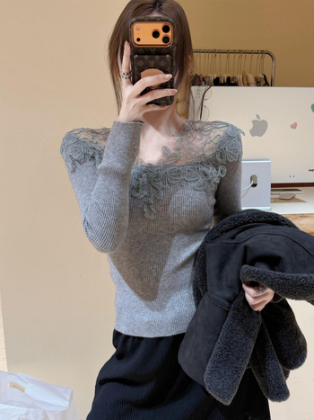 Francia-stílusú kötött alaptop csipkével, nőies stílusban, téli viselet, kötött kivitelezés