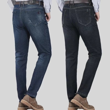 Muške traperice ravnog kroja, srednje visoka talija, denim od pamuka s elastanom, pranje pijeskom