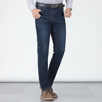 Muške traperice ravnog kroja, srednje visoka talija, denim od pamuka s elastanom, pranje pijeskom