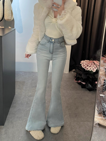 Naistele denimist džinsid, puuvillane, kõrge vöökoht, flared siluett, mikroelastsus, veluurvooder