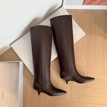 Μποτάκια μέχρι το γόνατο από γνήσιο δέρμα αγελάδας, με υψηλό σωλήνα, μυτερό δάχτυλο, λεπτό τακούνι 3-5 εκ