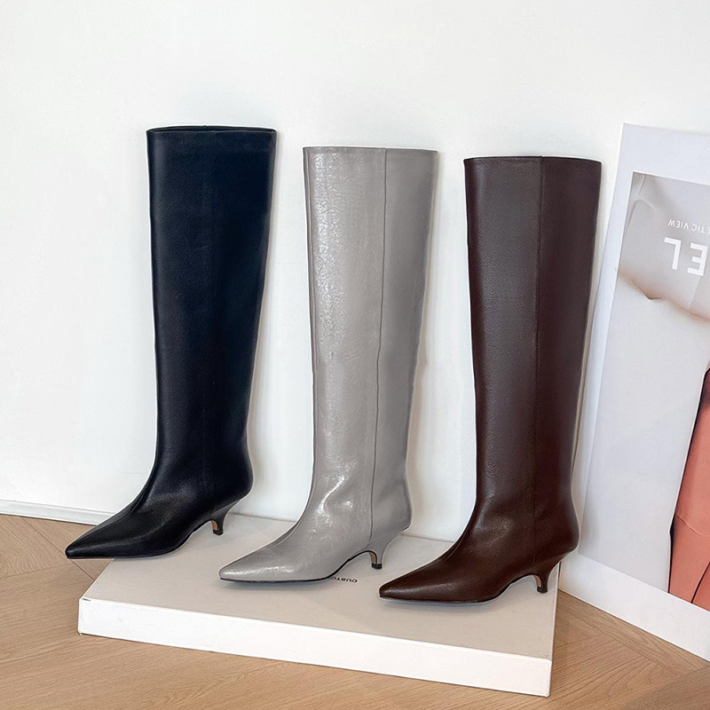 Μποτάκια μέχρι το γόνατο από γνήσιο δέρμα αγελάδας, με υψηλό σωλήνα, μυτερό δάχτυλο, λεπτό τακούνι 3-5 εκ