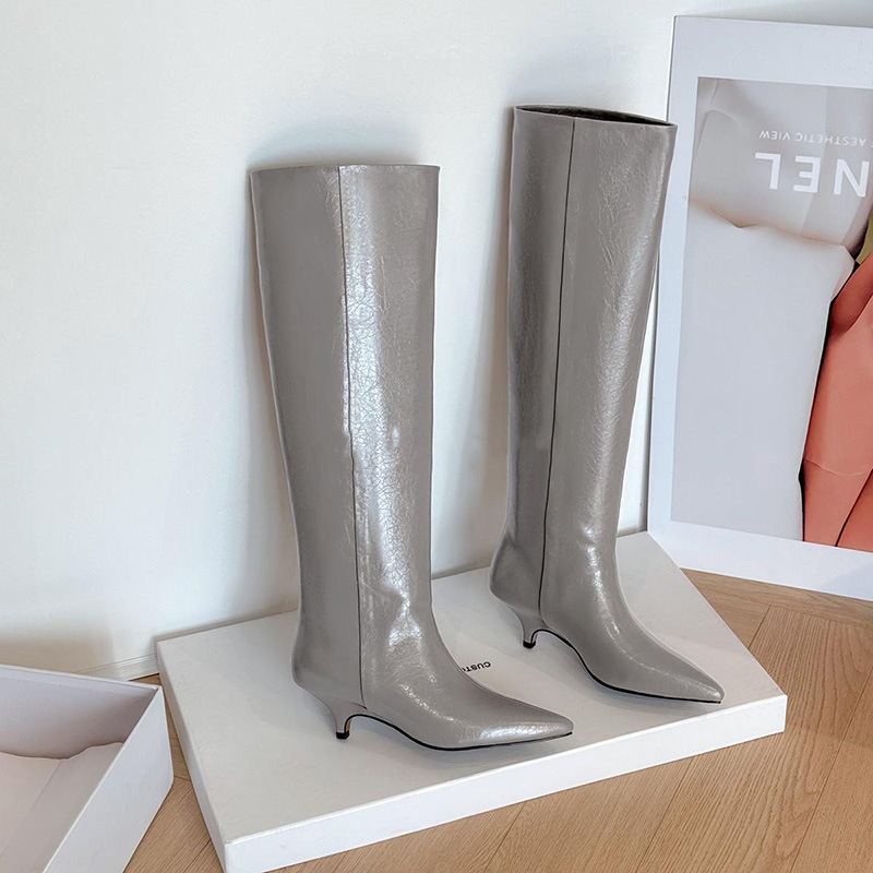 Μποτάκια μέχρι το γόνατο από γνήσιο δέρμα αγελάδας, με υψηλό σωλήνα, μυτερό δάχτυλο, λεπτό τακούνι 3-5 εκ