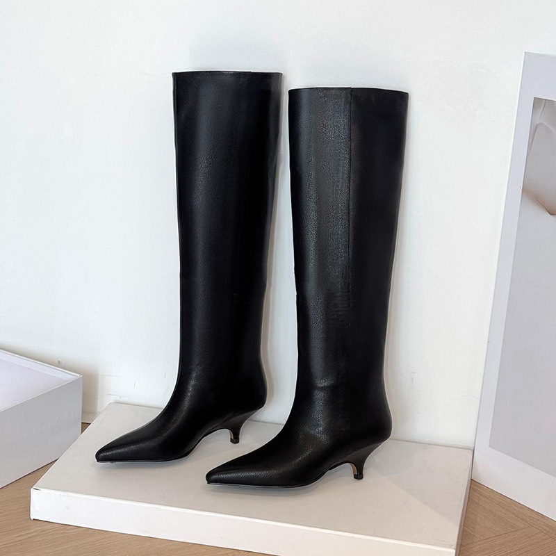 Μποτάκια μέχρι το γόνατο από γνήσιο δέρμα αγελάδας, με υψηλό σωλήνα, μυτερό δάχτυλο, λεπτό τακούνι 3-5 εκ