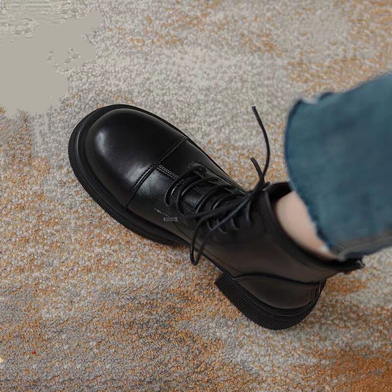 Ženske Martin čizme – PU gornji dio, gumeni đon, klinasti potpetica 3–5 cm, stražnji zatvarač