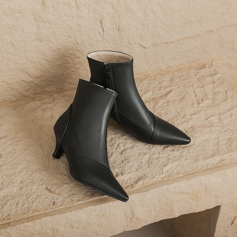 Ženske modne čizme – špičat nos, niski gležanj, srednje visok potpetica; vanjski materijal PU; bočno zatvaranje zipom.