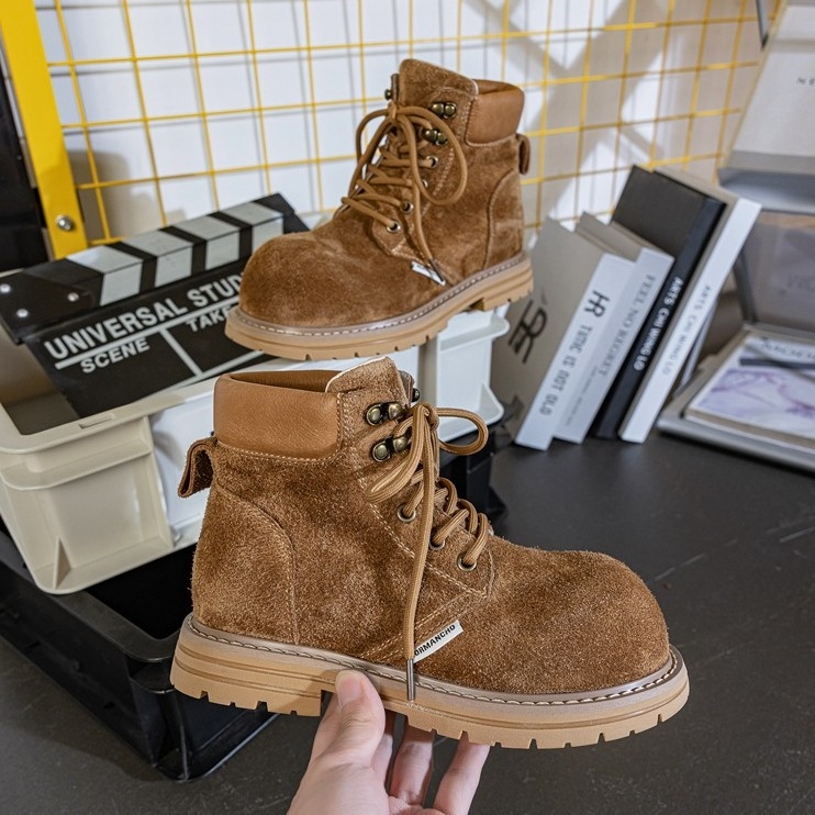 Martin čizme - Gornji dio od prave teleće kože, gumeni potplat, srednja visina potkoljenice, vezanje, okrugla prst