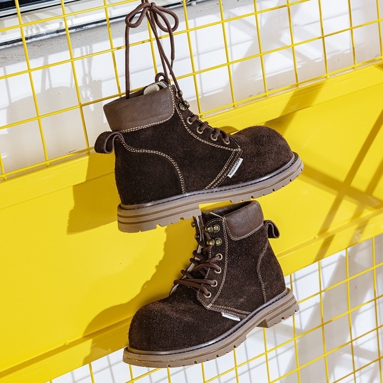 Martin čizme - Gornji dio od prave teleće kože, gumeni potplat, srednja visina potkoljenice, vezanje, okrugla prst