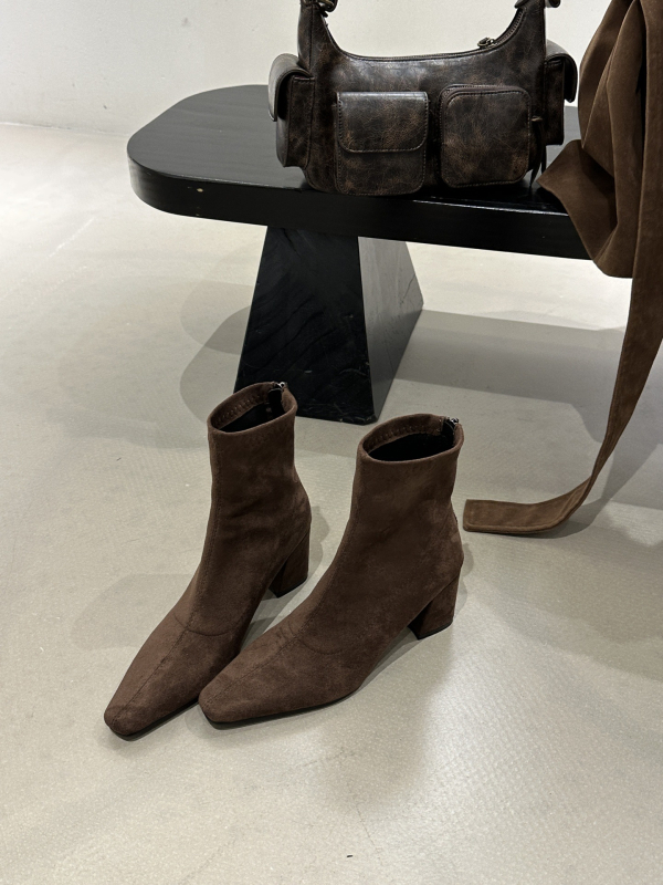 Ženske suede čizme, debeli pet 6–8 cm, kvadratni vrh, niski dio noge, stražnji zatvarač