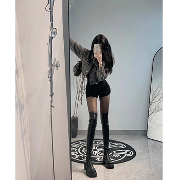 Čizme viteza iznad koljena, visok goljenac, debeli pet, srednji pet 3–5 cm, gornji dio od Super Fiber, bočni zatvarač