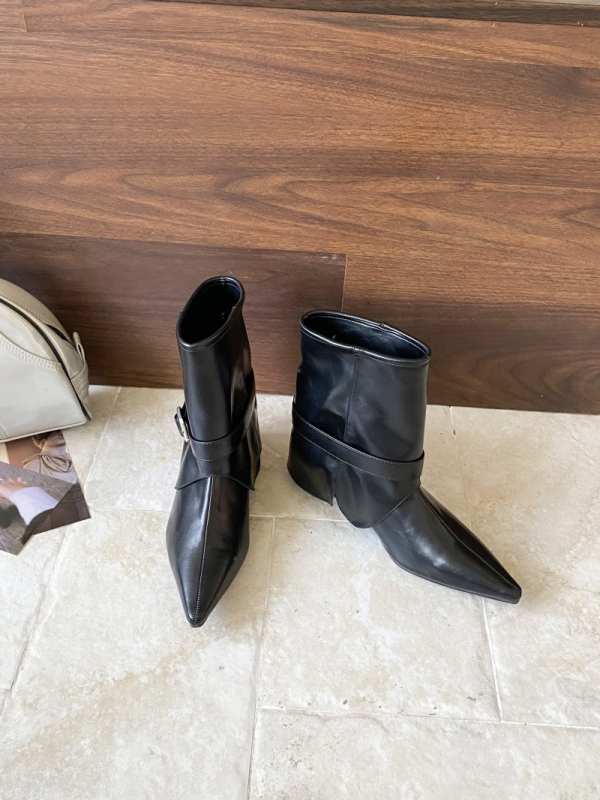 Botine Chelsea cu vârf ascuțit, toc în pană 3–5 cm, parte superioară din fibră super, talpă din cauciuc, încălțăre fără șireturi