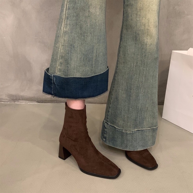 Ženske kratke čizme od velura, debeli pet 6–8 cm, četvrtasti vrh, stražnji zip, korejski stil
