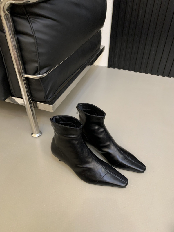 Botine de damă – vârf pătrat, toc gros, fermoar, gleznă joasă, talpă din cauciuc