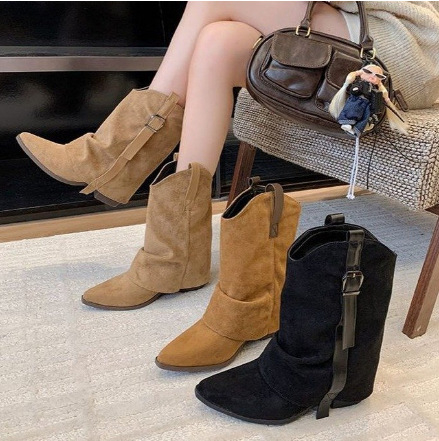 Ženske suede western čizme srednje dužine, s debelim petom 3-5 cm, oštar vrh, gumena potplata