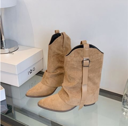 Ženske suede western čizme srednje dužine, s debelim petom 3-5 cm, oštar vrh, gumena potplata